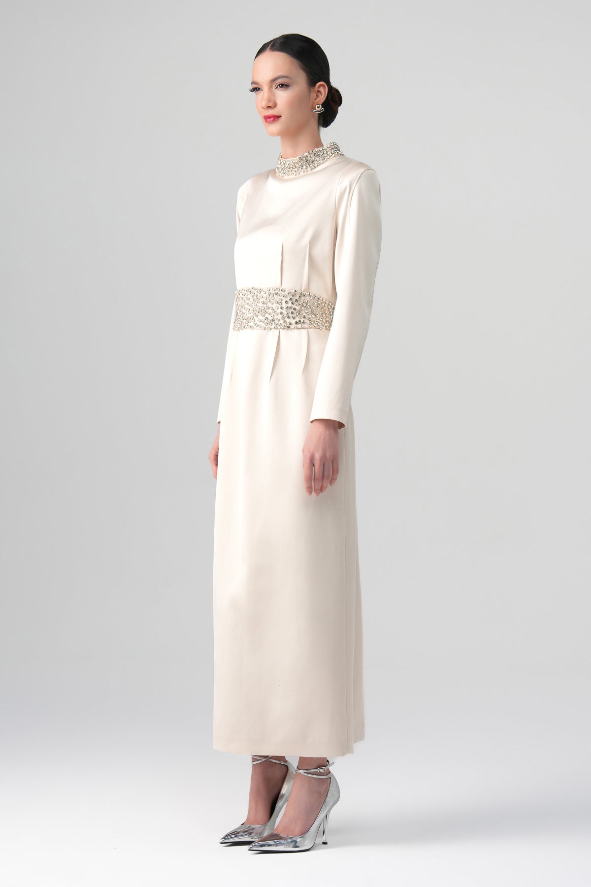 Kum Işığı Taşlı Elbise Ekru